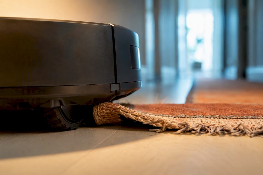 Rescue a Stuck Robot Vacuum in 60 Seconds for Busy Owners