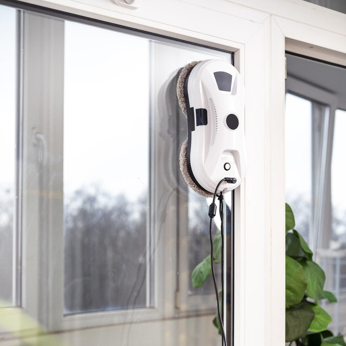 GlassPilot™ Smart Window Cleaner