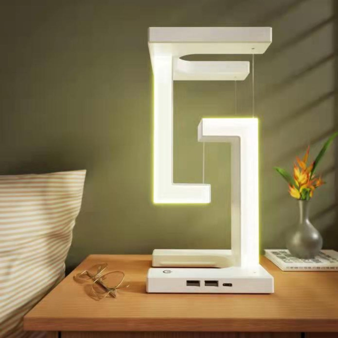 Vantyx™ Floating Lamp