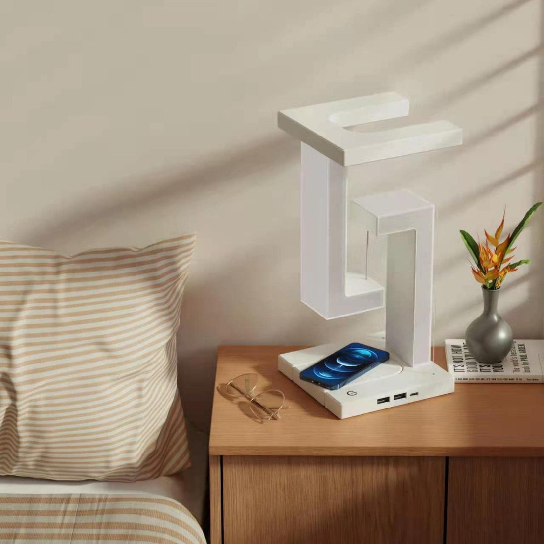 Vantyx™ Floating Lamp
