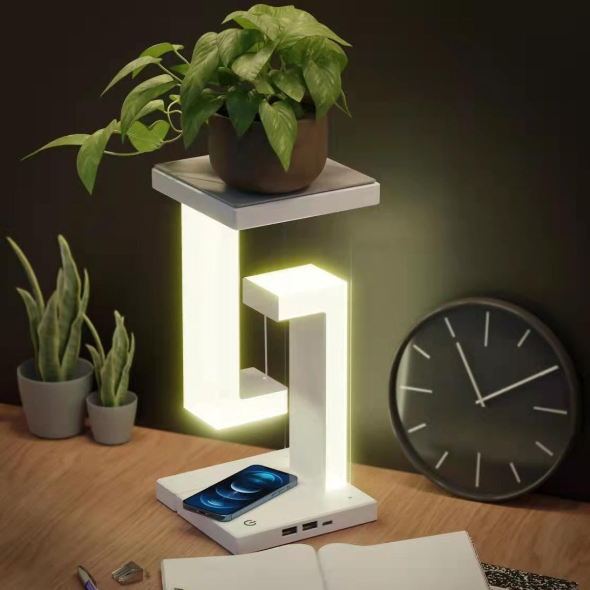 Vantyx™ Floating Lamp