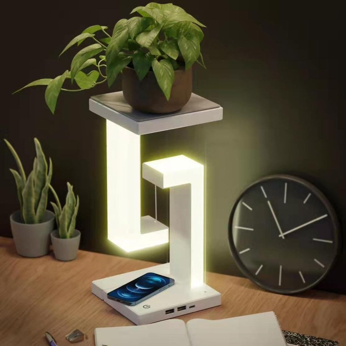 Vantyx™ Floating Lamp